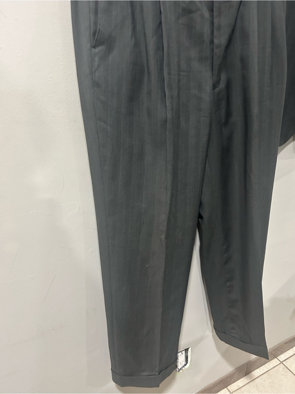 Joseph & Feiss Dark Gray Two-Piece Men's Suit - Picture 8 of 15
